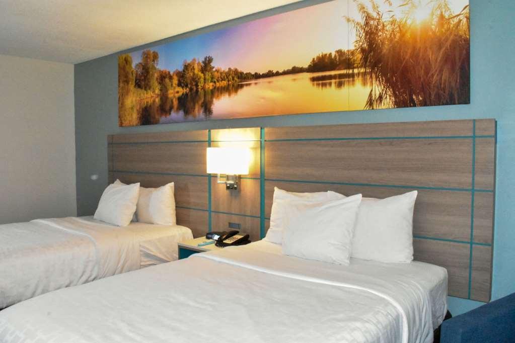 Clarion Pointe Vidalia - Lyons West Hotel Стая снимка